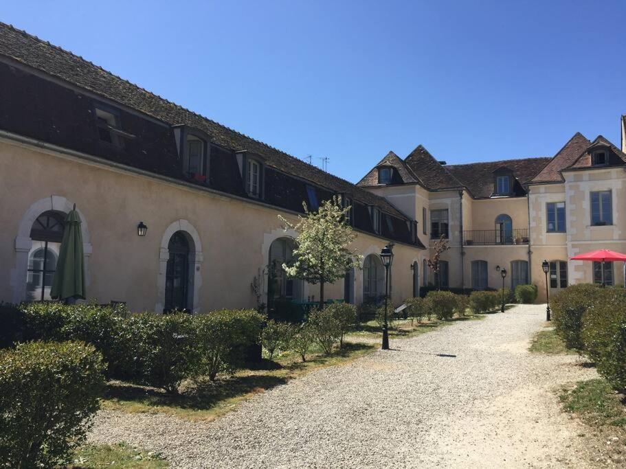 Bel Appart Au Bord De L'Eau Proche Gare Avec Wifi Auxerre Exterior photo