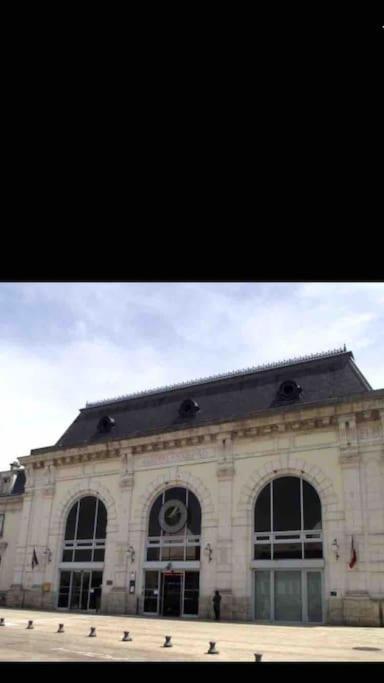 Bel Appart Au Bord De L'Eau Proche Gare Avec Wifi Auxerre Exterior photo